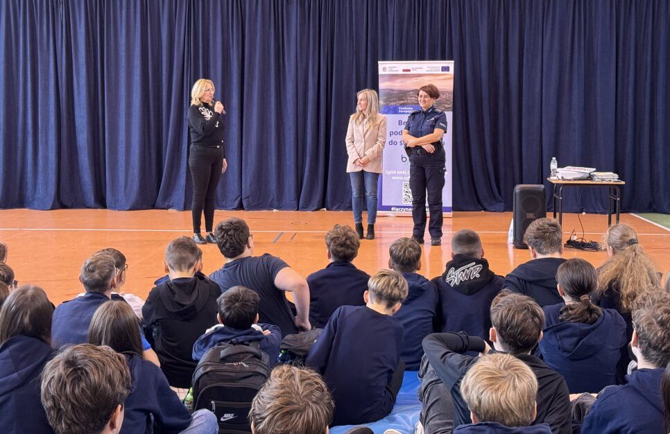 Bezpieczeństwo na drodze i w sieci – spotkanie w Zespole Szkolno-Przedszkolnym w Bachowicach . Wadowice