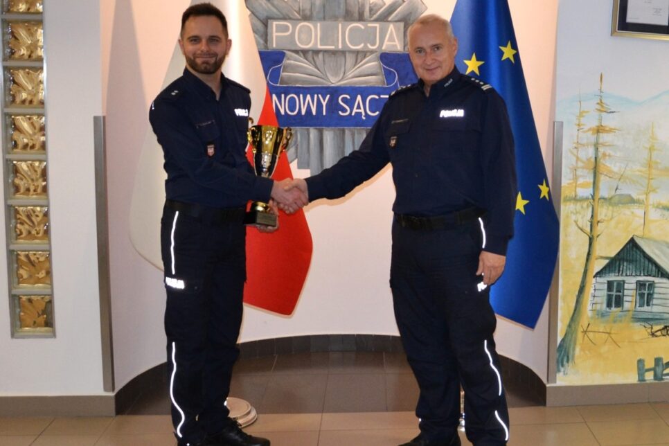 Sądecki funkcjonariusz zajął 2. miejsce w ogólnopolskim konkursie dla policjantów – rzeczników dyscyplinarnych. Nowy Sącz