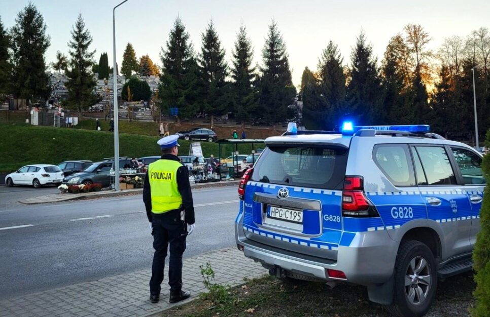 „Wszystkich Świętych” – wzmożone działania policjantów na Sądecczyźnie. Nowy Sącz