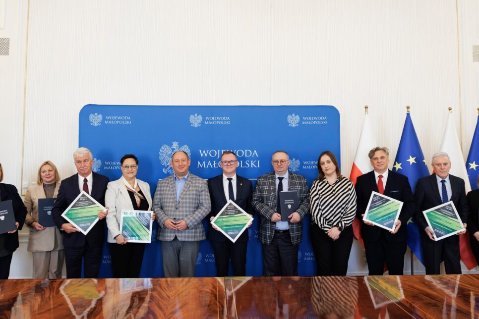 Podpisanie umów o dofinansowanie remontów dróg gminnych!. Gmina Łużna