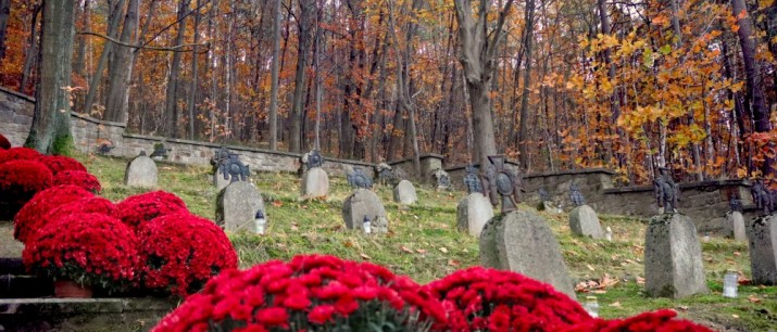 Zmiana organizacji ruchu i bezpłatna komunikacja w dniu Wszystkich Świętych w Myślenicach. Gmina Myślenice