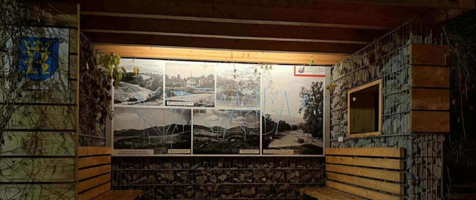 Wandale zniszczyli elementy wystroju tymbarskich przystanków. Gmina Tymbark