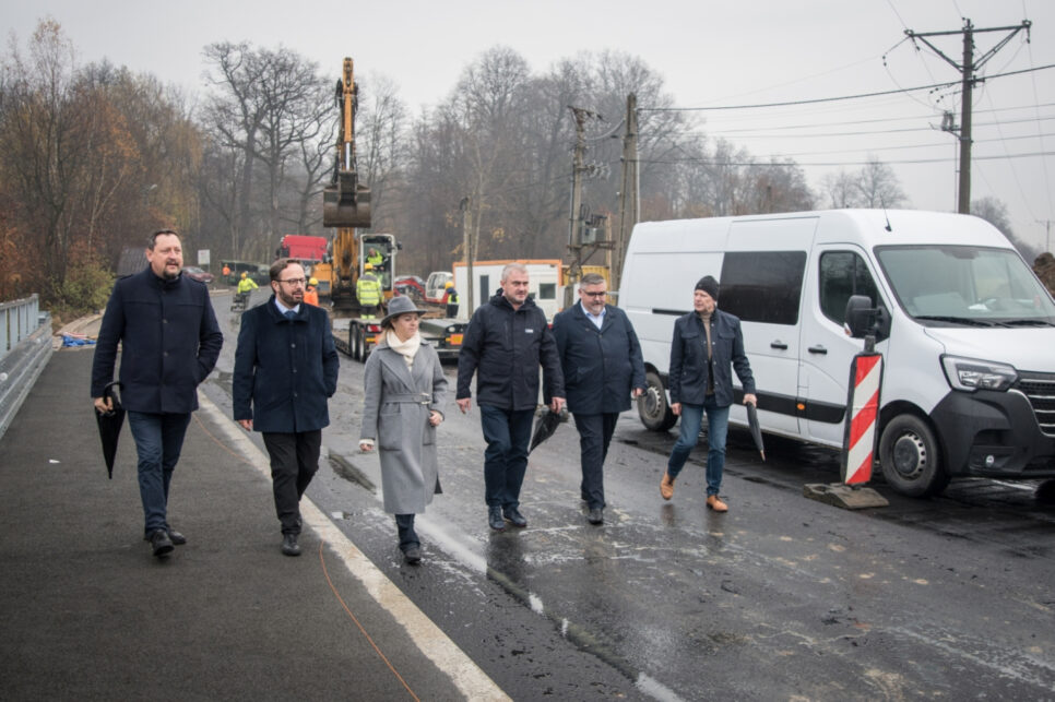 Wiceminister Infrastruktury wraz z samorządowcami wizytował inwestycje drogowe w powiecie. Bochnia