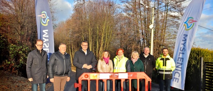 Uroczyste otwarcie zmodernizowanej drogi w Bęczarce. Gmina Myślenice