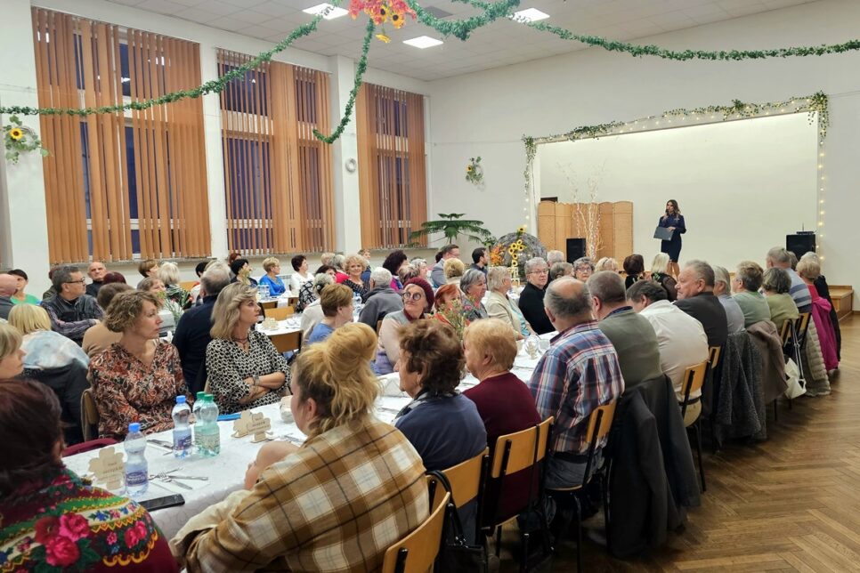 #DzielnicowyBliżejNas. „Bezpieczny Senior” – policyjna prelekcja podczas spotkania w Mucharzu . Wadowice