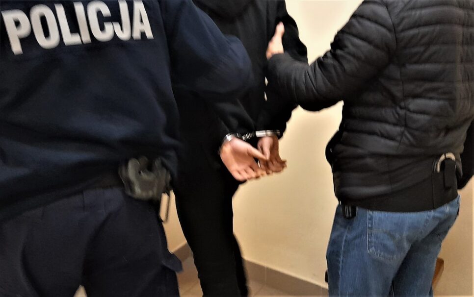 Gmina Kęty. Areszt tymczasowy dla 49-latka, który groził sąsiadce i znieważył policjantów. Oświęcim