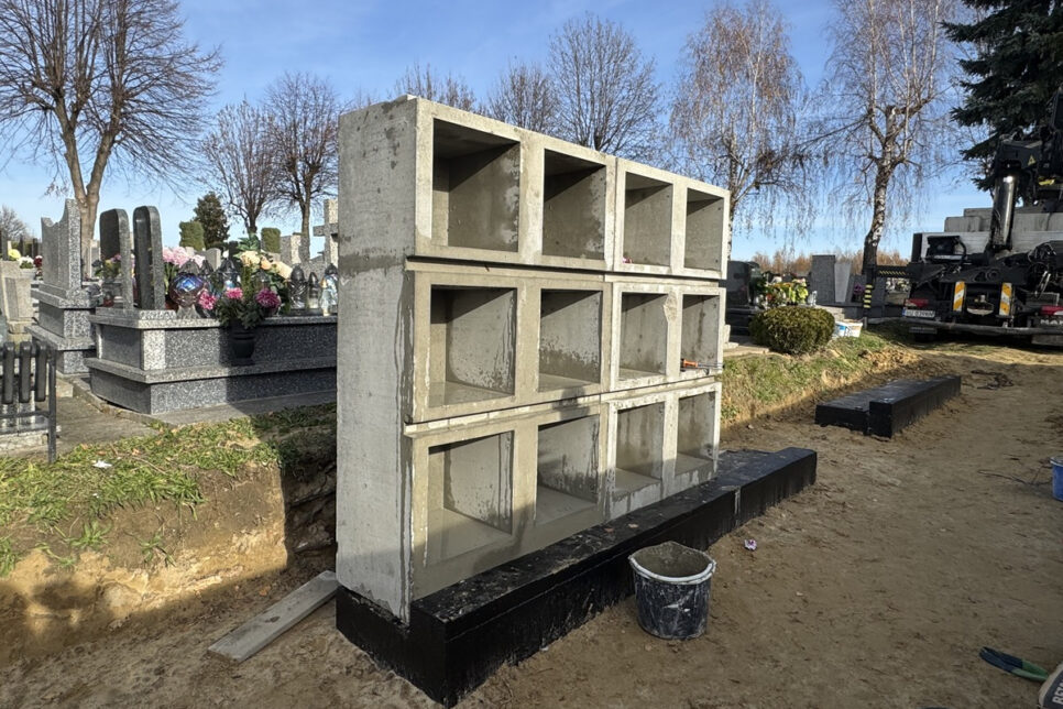 Kolumbarium na cmentarzu komunalnym. Gmina Brzesko