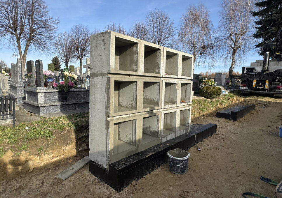 Kolumbarium na cmentarzu komunalnym. Gmina Brzesko