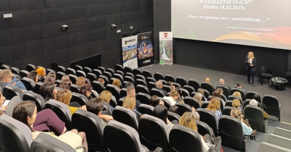 Konferencja profilaktyczna w Gorlickim Centrum Kultury – eksperci o współczesnych wyzwaniach w obszarze uzależnień. Gorlice