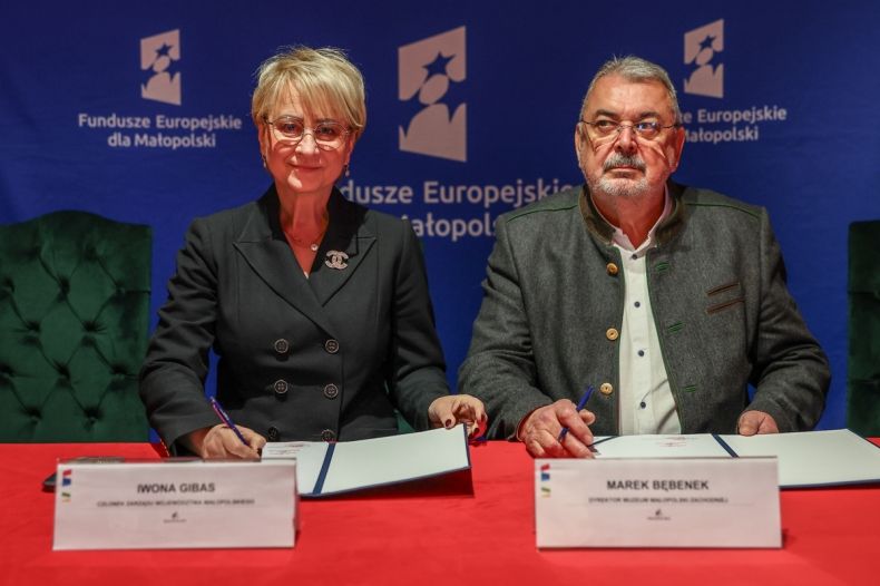 Zamek Lipowiec. Podpisanie umowy na dofinansowanie z Funduszy Europejskich. Małopolska