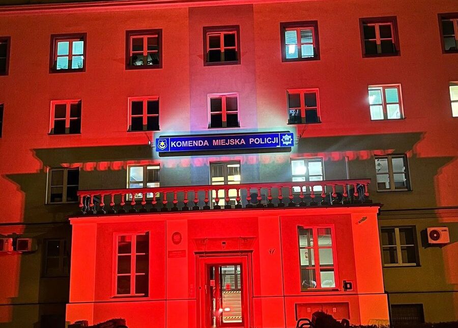 Komenda Miejska Policji w Tarnowie włączyła się w ogólnopolską kampanię ,,Dzieciństwo bez przemocy”.. Tarnów