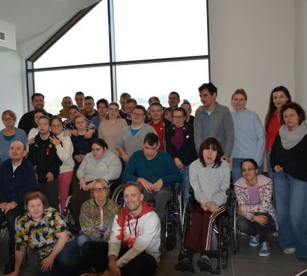 Niepełnosprawni w nowoczesnym kompleksie w Miłocicach. Gmina Słomniki