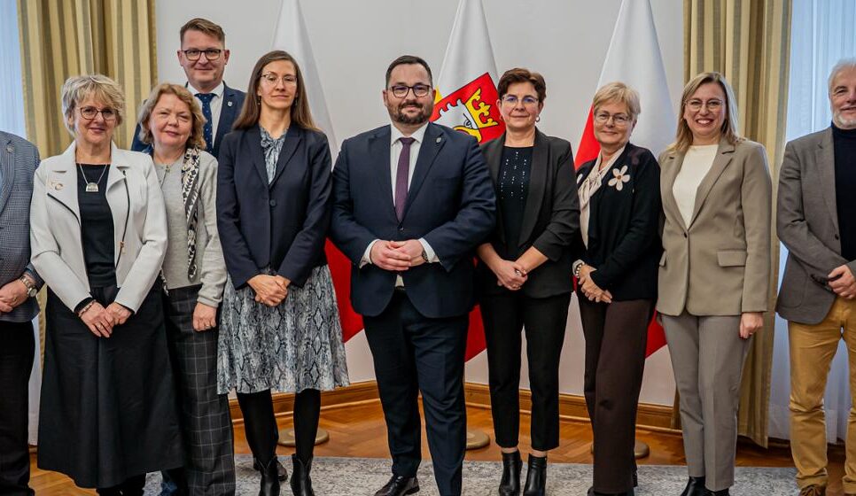 Dzień Pracownika Socjalnego. Wspólne świętowanie w Starostwie Powiatowym w Gorlicach. Gorlice