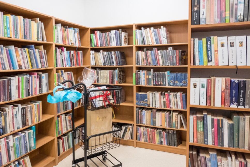 Filia biblioteki w Szpitalu Powiatowym w Bochni w nowym i większym pomieszczeniu. Bochnia
