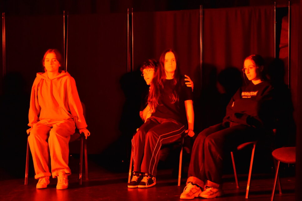 Cenne warsztaty teatralne dla młodzieży w DDK. Gmina Dąbrowa Tarnowska