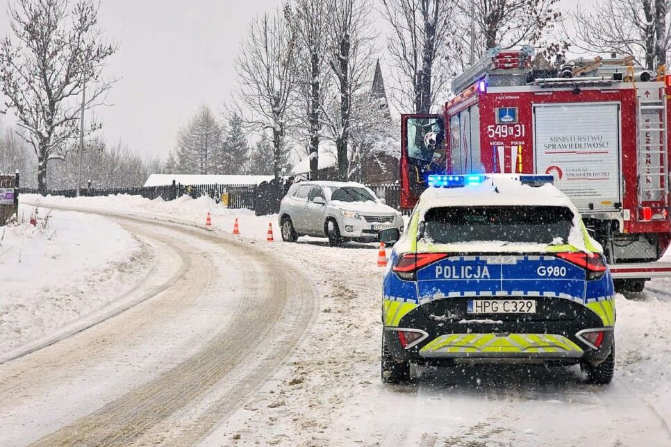 17 kolizji odnotowali policjanci w miniony śnieżny weekend pod Tatrami. Zakopane