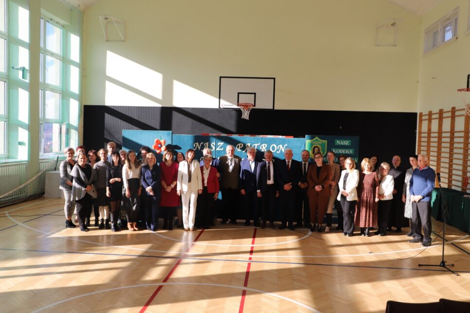 Święto Szkoły w Szkole Podstawowej nr 2 im. Stanisława Konarskiego w Starej Wsi. Gmina Limanowa