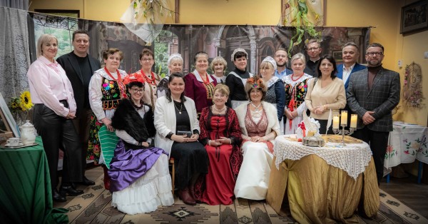 „Herbatka u Dziedziczek” – Fascynująca Podróż w Czasie w Stręgoborzycach!. Powiat krakowski