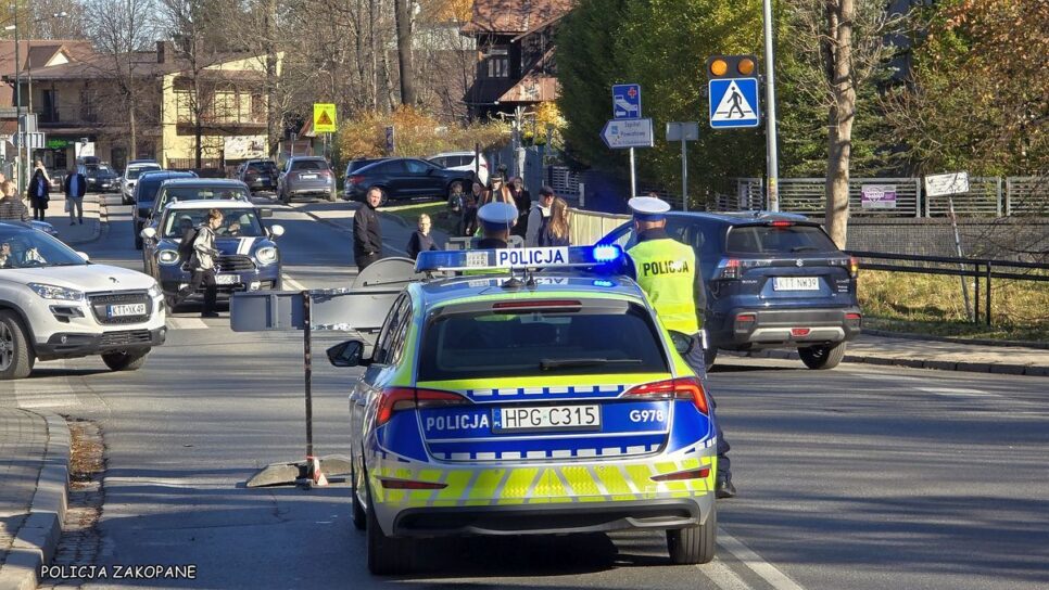 Tatrzańscy policjanci dbają o bezpieczeństwo odwiedzjących cmentarze. Zakopane