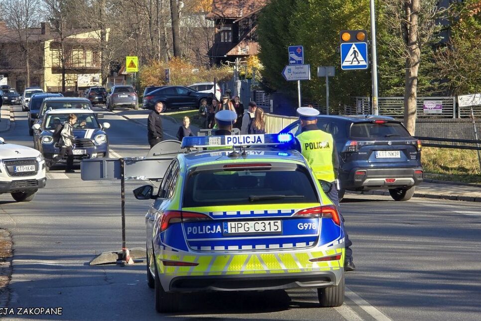 Tatrzańscy policjanci dbają o bezpieczeństwo odwiedzjących cmentarze. Zakopane