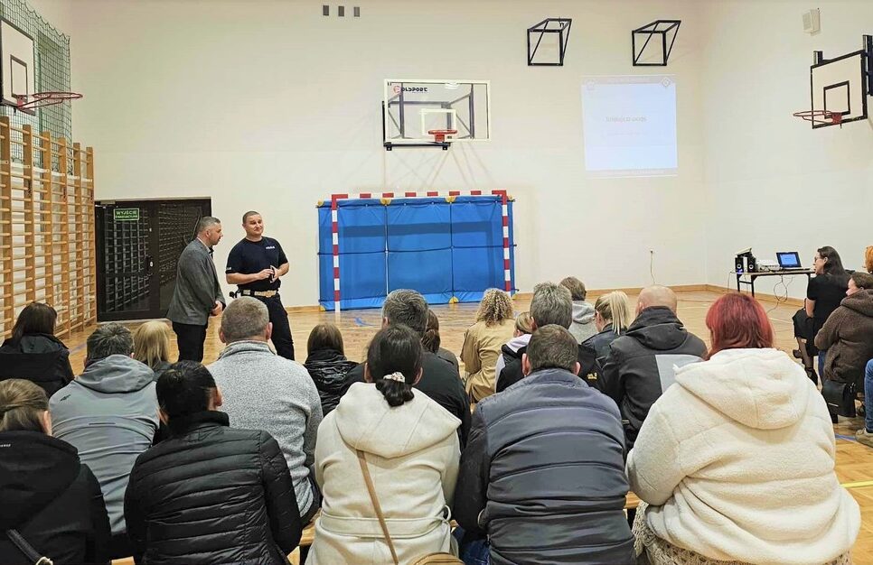 Zakrzów – spotkanie policjanta z rodzicami uczniów szkoły podstawowej . Wadowice
