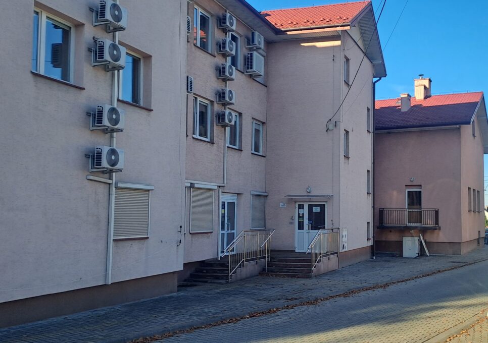 Kolejna wysoka dotacja ze środków UE dla Gminy Wieprz oraz ograniczenie w ruchu pojazdów przy Urzędzie Gminy w Wieprzu. Wieprz