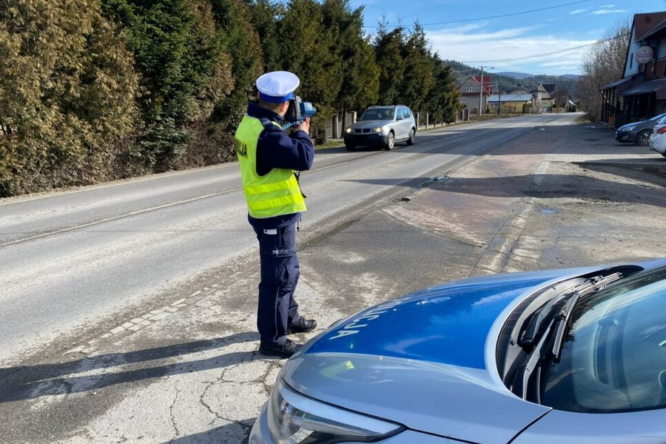 Dwóch zatrzymanych za jazdę na zakazie. Inni stracili prawo jazdy za prędkość. Myślenice