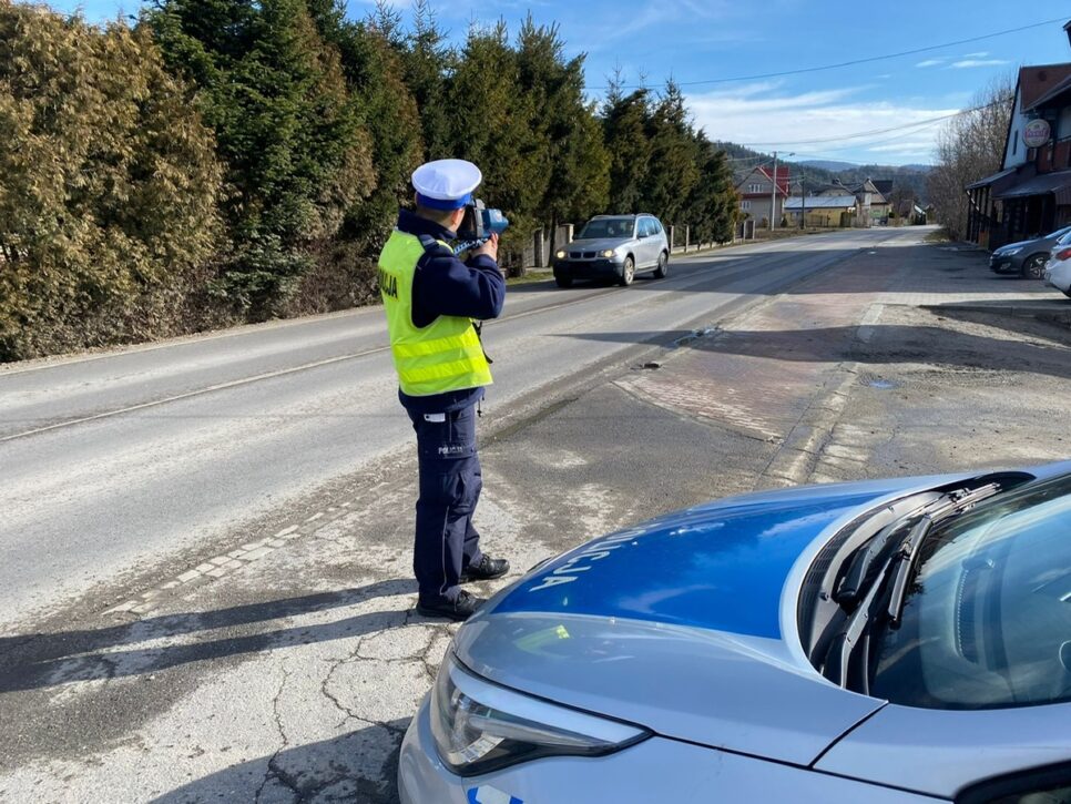 Dwóch zatrzymanych za jazdę na zakazie. Inni stracili prawo jazdy za prędkość. Myślenice