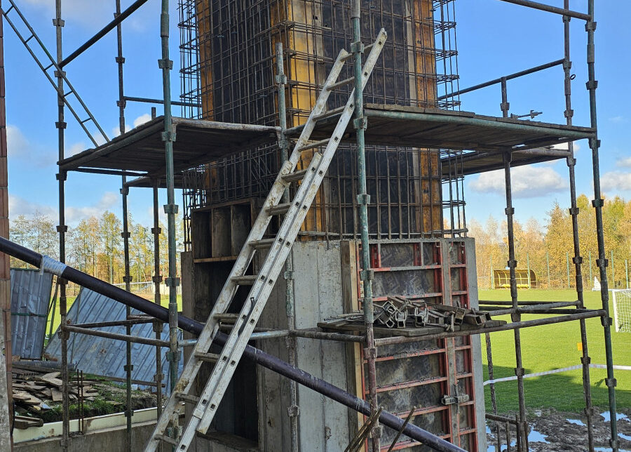 W Lewniowej trwają prace przy rozbudowie i modernizacji Domu Strażaka. Gmina Gnojnik