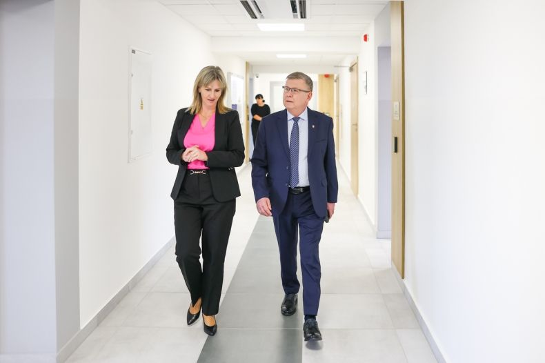 Wicemarszałek Witold Kozłowski z wizytą w nowo otwartym BCU w Krakowie. Małopolska