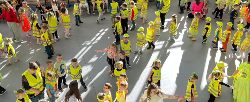 Odblaskowa szkoła wkracza do przedszkola. Gmina Ropa