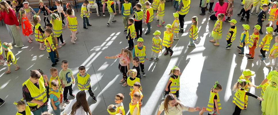 Odblaskowa szkoła wkracza do przedszkola. Gmina Ropa