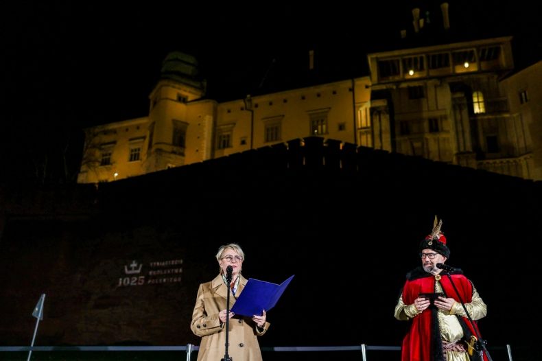 „Korona i Państwo – 1000 lat Królestwa”. Spektakl na murach Zamku Królewskiego na Wawelu. Małopolska