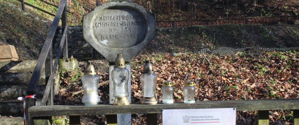 Cmentarz wojenny w Tymbarku odzyskuje dawny blask. Gmina Tymbark