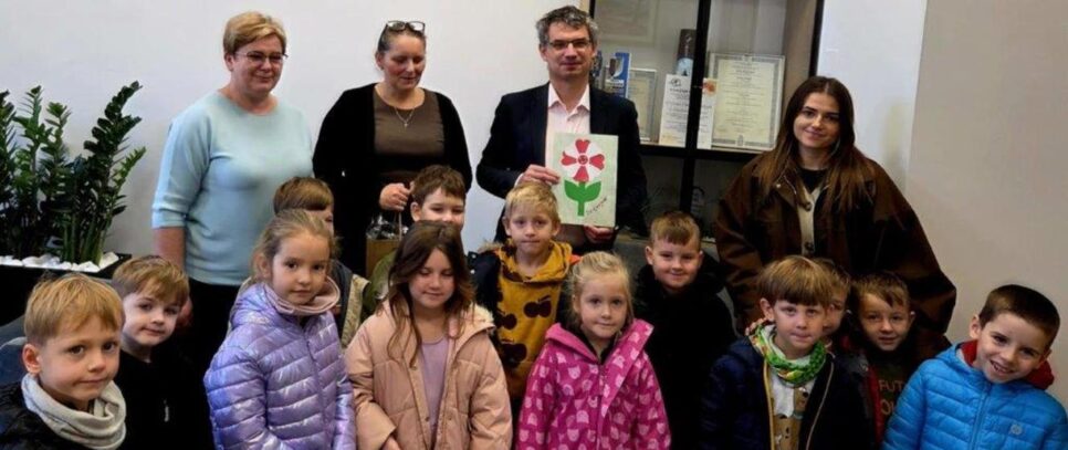 Najmłodsi pamiętają i świętują odzyskanie niepodległości. Gmina Tymbark