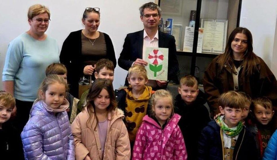 Najmłodsi pamiętają i świętują odzyskanie niepodległości. Gmina Tymbark