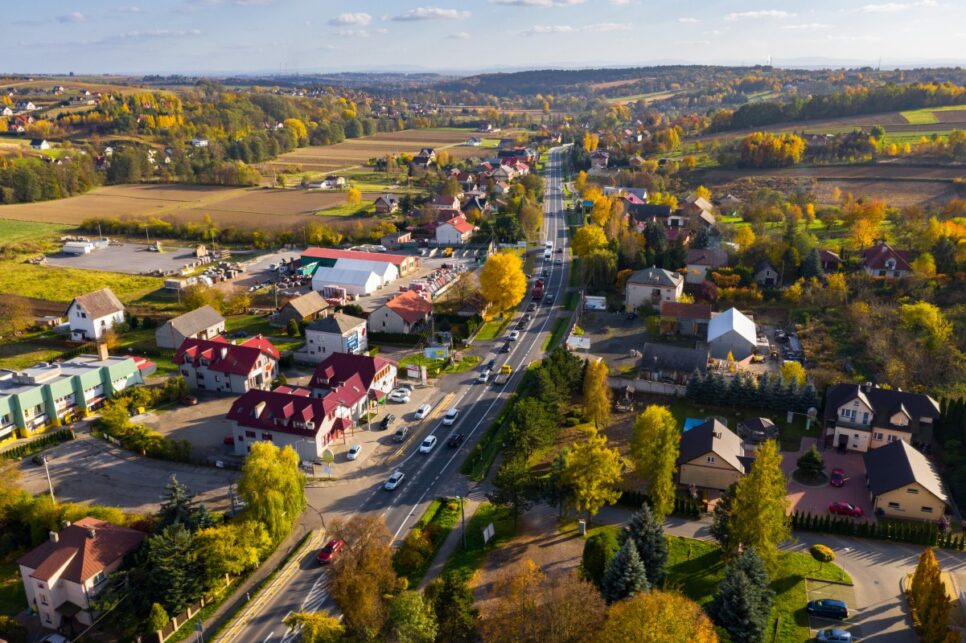 Budowa wiatrołapu i windy w Szkole Podstawowej w Więcławicach Starych. Gmina Michałowice