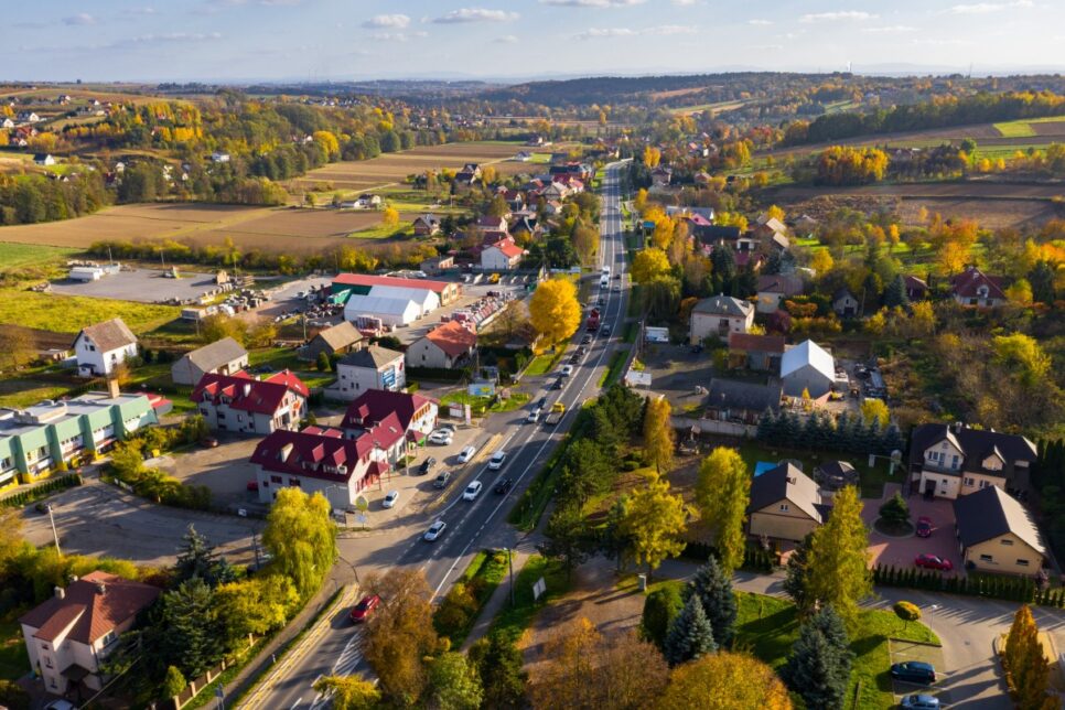 Budowa wiatrołapu i windy w Szkole Podstawowej w Więcławicach Starych. Gmina Michałowice