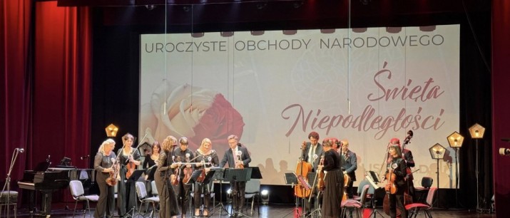 „Myślenice dla Niepodległej” – artystyczne obchody 11 listopada w MOKiS. Gmina Myślenice