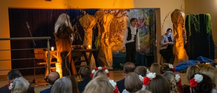 Wieczornica w Polance z okazji Narodowego Święta Niepodległości. Gmina Myślenice