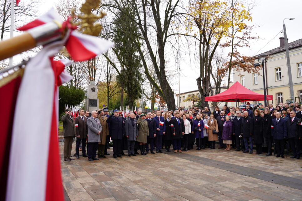 Dąbrowa Tarnowska w biało-czerwonych barwach – wspólne świętowanie 107. rocznicy Odzyskania Niepodległości. Gmina Dąbrowa Tarnowska