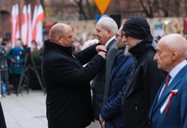 Prof. dr hab. n. med. Bogusław Kapelak odebrał z rąk Wojewody Małopolskiego Krzysztofa Jana Klęczara Krzyż Kawalerski Orderu Odrodzenia Polski!. Szpital JP2 Kraków