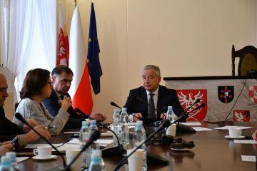 Inauguracyjne posiedzenie nowej Powiatowej Rady Rynku Pracy. Powiat miechowski