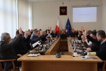 XXVI Sesja Rady Miasta Limanowa. Decyzje finansowe, opieka nad najmłodszymi i trudna sytuacja wokół LDK. UM Limanowa