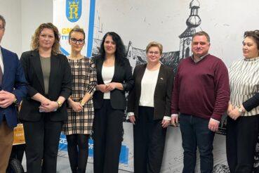 Wzmocnienie bezpieczeństwa – przekazanie sprzętu z udziałem przedstawiciela wojewody. Gmina Tymbark