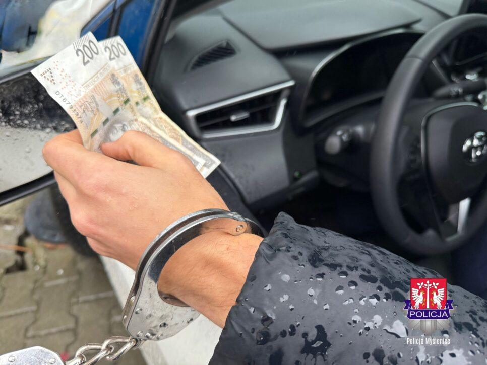 Brawura na drodze i próba przekupstwa – przypominamy: łapówka to przestępstwo. Myślenice