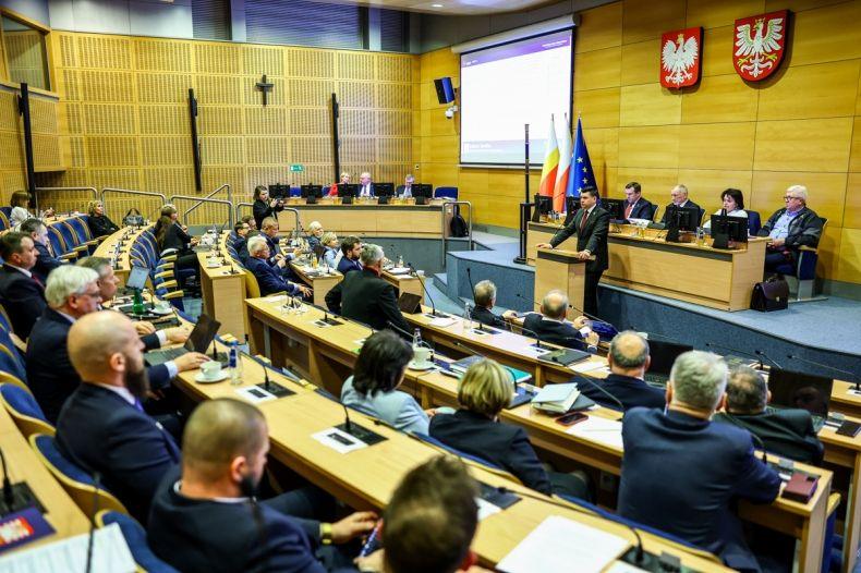 Nie tylko Limanowa, ale cała Małopolska oddaje hołd „Kapelanowi spod Monte Cassino”. Rezolucja Sejmiku w sprawie ks. płk. Józefa Jońca, bohatera z limanowszczyzny. UM Limanowa